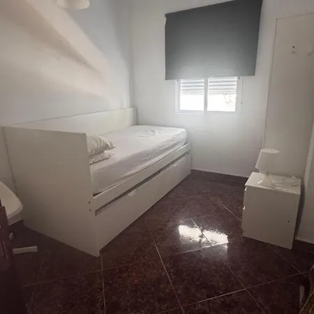 Acogedor Piso De 4 * マラガ